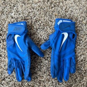 Nike youth large batting gloves